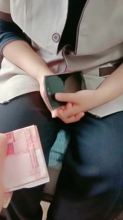 700块干了请来的保洁阿姨 你年纪轻轻找个女朋友不好吗 我的业务不包这服务 软磨泡硬干得阿姨嗷嗷叫 截图2