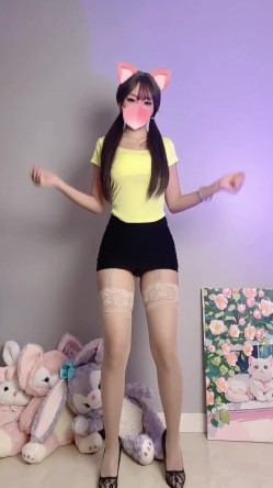 推特极品福利姬，可甜可盐女神【小仙云】最新番裸舞+定制长视频 截图2