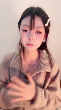 【小佳宝】超甜校花 美乳粉逼 很是清纯 沐浴 手势舞 掰穴自慰 截图7