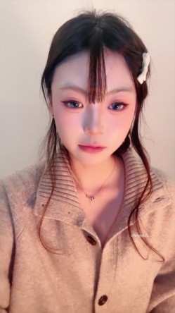 【小佳宝】超甜校花 美乳粉逼 很是清纯 沐浴 手势舞 掰穴自慰 截图8