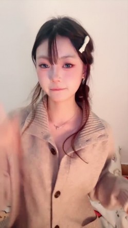 【小佳宝】超甜校花 美乳粉逼 很是清纯 沐浴 手势舞 掰穴自慰 截图10