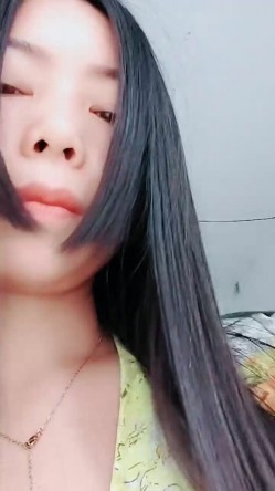 【农村骚娘们儿】贵在真实农村超骚御姐户外露出真空跳蛋自慰掰穴展示跳蛋震穴超级带劲 截图1