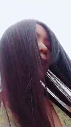 【农村骚娘们儿】贵在真实农村超骚御姐户外露出真空跳蛋自慰掰穴展示跳蛋震穴超级带劲 截图3