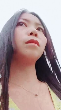 【农村骚娘们儿】贵在真实农村超骚御姐户外露出真空跳蛋自慰掰穴展示跳蛋震穴超级带劲 截图4
