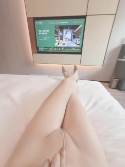 最新抖音泄密，风骚性感少妇【达丽小阿姨】定制福利，丝袜诱惑性爱啪啪 截图2