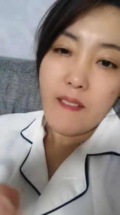 极品人妻！刺激，【放肆的小水娃】，真实良家，标准的贤妻良母，厨房搔首弄姿 截图4