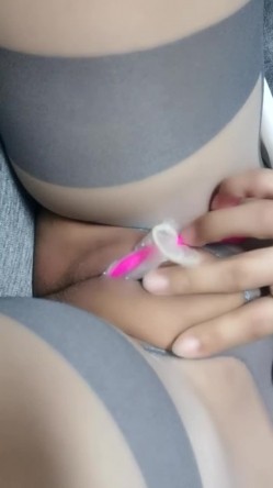 极品人妻！刺激，【放肆的小水娃】，真实良家，标准的贤妻良母，厨房搔首弄姿 截图11