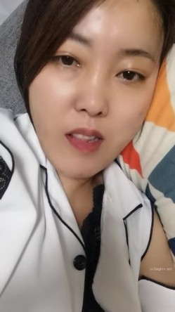 极品人妻！刺激，【放肆的小水娃】，真实良家，标准的贤妻良母，厨房搔首弄姿 截图12