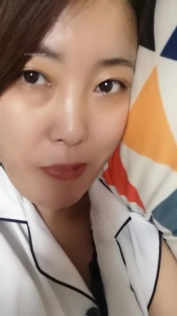 极品人妻！刺激，【放肆的小水娃】，真实良家，标准的贤妻良母，厨房搔首弄姿 截图14