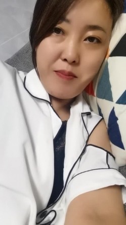 极品人妻！刺激，【放肆的小水娃】，真实良家，标准的贤妻良母，厨房搔首弄姿 截图15