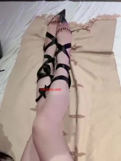 穷人女神金主母狗！巨乳绿茶婊【顾灵曦】私拍福利，吃屌车震道具自慰，被土豪无套射了满背 截图3