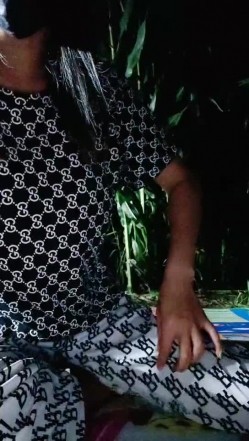 户外野战玉米地头，淫男荡女深夜户外点灯开草，极品大奶子让大哥先舔逼然后再口交大鸡巴，主动上位抽插浪叫 截图4