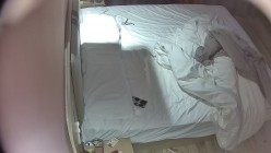 酒店偷拍 学生情侣妹子满心期待男友激烈的碰撞废才男友只知道玩游戏性能力让她大失所望 截图1