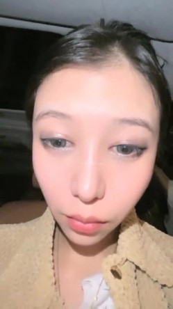 野外直播~【小尾巴】户外车震~女主很漂亮更刺激的性爱 截图3