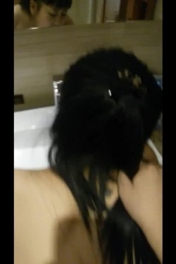 东北小伙宾馆约啪美甲店90后小老板娘炮友口活比会所技师还厉害还很听话无套爆操干的尖叫不止太能淫叫了对白淫荡 截图16