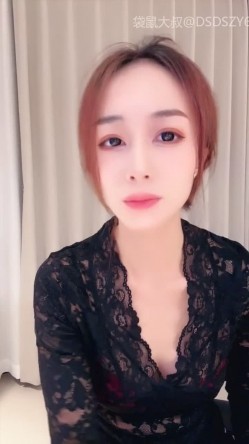 ️气质美艳少妇【水多叫的响】 口活一流电脑桌下用力口交大力抽插道具骑乘自慰 截图2