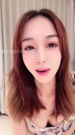 ️气质美艳少妇【水多叫的响】 口活一流电脑桌下用力口交大力抽插道具骑乘自慰 截图5