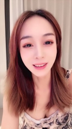 ️气质美艳少妇【水多叫的响】 口活一流电脑桌下用力口交大力抽插道具骑乘自慰 截图6