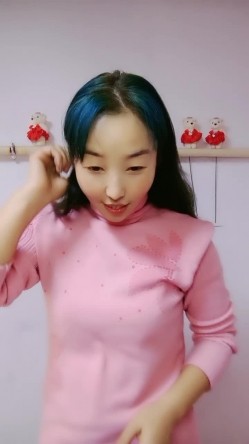 良家小少妇跑到大哥家里激情啪啪，全程露脸让大哥按着头草嘴，多体位无套抽插主动上位浪叫不止，让大哥射嘴 截图5