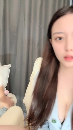 新人！双美女下海~奶子超大~【小蜜桃桃桃桃】白浆直流！ 截图5
