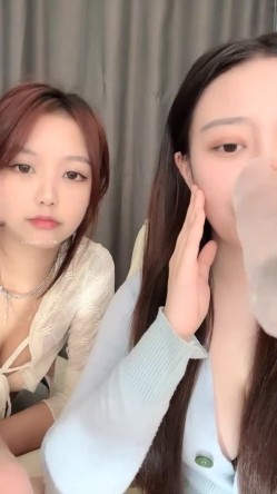 新人！双美女下海~奶子超大~【小蜜桃桃桃桃】白浆直流！ 截图7