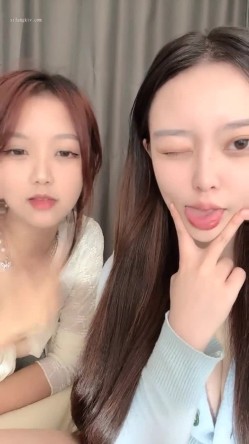 新人！双美女下海~奶子超大~【小蜜桃桃桃桃】白浆直流！ 截图8