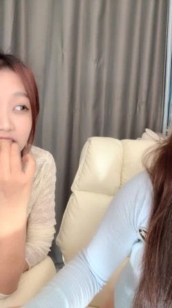 新人！双美女下海~奶子超大~【小蜜桃桃桃桃】白浆直流！ 截图14