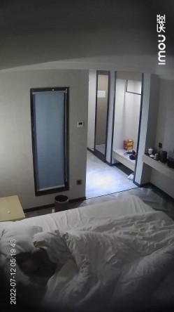 新流出乐橙酒店摄像头偷拍老哥捡尸感情受挫醉酒少妇把闺蜜支走和她啪啪 截图4