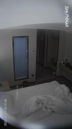 新流出乐橙酒店摄像头偷拍老哥捡尸感情受挫醉酒少妇把闺蜜支走和她啪啪 截图11