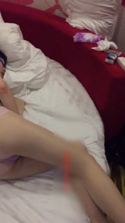 度娘盘最新泄漏眼镜学生情侣淫乱私生活外表看似素雅单纯妹骨子里这么淫荡能给自己玩的淫叫不止很会吃屌国语对白 截图6
