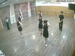 舞蹈班《监控破解》偷拍多位美女学员后台换衣服 截图1