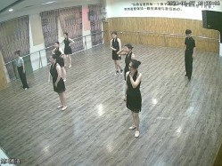 舞蹈班《监控破解》偷拍多位美女学员后台换衣服 截图2