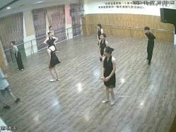 舞蹈班《监控破解》偷拍多位美女学员后台换衣服 截图4