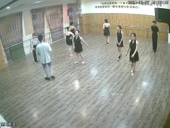 舞蹈班《监控破解》偷拍多位美女学员后台换衣服 截图5