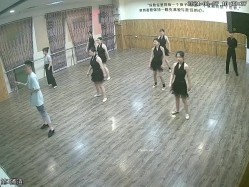 舞蹈班《监控破解》偷拍多位美女学员后台换衣服 截图12