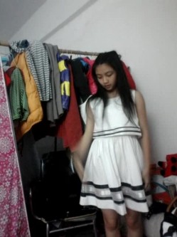浙江某艺校小美女太漂亮了试衣间还各种衣服卖萌脱衣自拍视频9部 小小年纪就展示出那么性感的身材 截图7