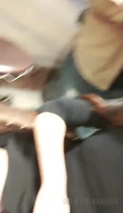 幼教老师小悦儿和闺蜜发廊剪发勾引了理发师回宿舍啪啪4P大战 截图4
