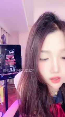 ️神级女神【董小姐】高端女神！模特身材~裸舞~道具自慰~白浆直流！ 截图5