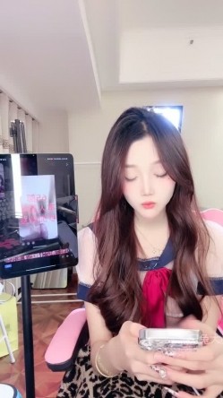 ️神级女神【董小姐】高端女神！模特身材~裸舞~道具自慰~白浆直流！ 截图7