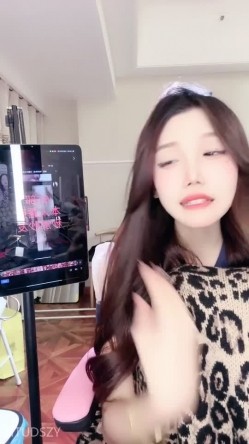 ️神级女神【董小姐】高端女神！模特身材~裸舞~道具自慰~白浆直流！ 截图8