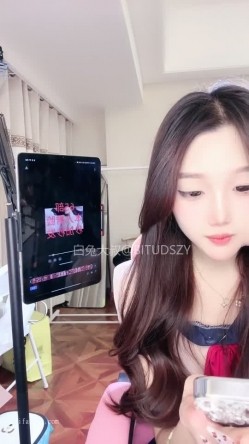 ️神级女神【董小姐】高端女神！模特身材~裸舞~道具自慰~白浆直流！ 截图13