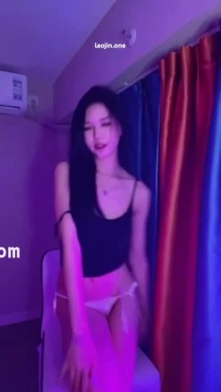 【抖音泄密】，人气女神福利，【誉之 誉芝】，极品好身材，胸大穴美，小骚货给大哥们来上一支舞好棒 截图9