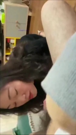超顶反差婊少妇公务员美熟女【蓝阿姨】厚厚的红唇显得无比性感，口交舌功了得 截图2
