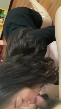 超顶反差婊少妇公务员美熟女【蓝阿姨】厚厚的红唇显得无比性感，口交舌功了得 截图4