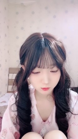 极品校花 全网最亮【05洛丽塔】粉丝互动 可爱娃娃脸 妙曼身材白虎小奶 制服裸秀 扒穴抠逼超级爽 截图1