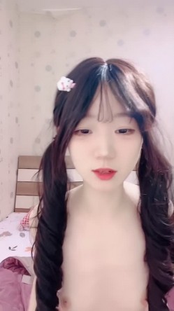 极品校花 全网最亮【05洛丽塔】粉丝互动 可爱娃娃脸 妙曼身材白虎小奶 制服裸秀 扒穴抠逼超级爽 截图14