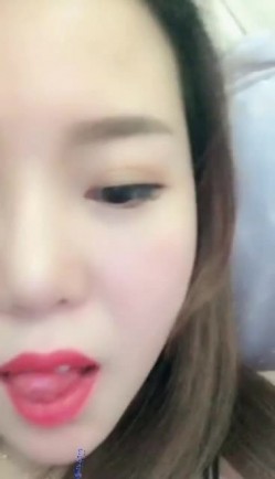 露脸才是王道！高颜长腿极品身材外围绿茶婊【琳琳子】福利~洗澡紫薇足交啪啪你的女神有钱人的母狗 截图2