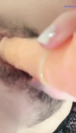 露脸才是王道！高颜长腿极品身材外围绿茶婊【琳琳子】福利~洗澡紫薇足交啪啪你的女神有钱人的母狗 截图15