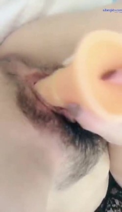 露脸才是王道！高颜长腿极品身材外围绿茶婊【琳琳子】福利~洗澡紫薇足交啪啪你的女神有钱人的母狗 截图16