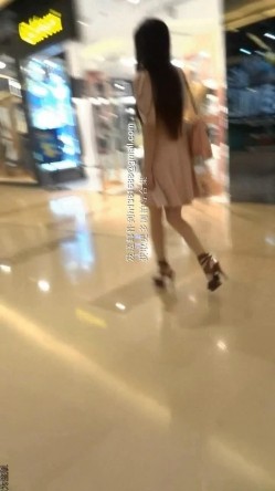 国产抄底街拍 不穿内裤的美女4部 截图11